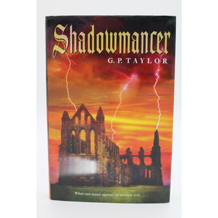 Hardcover Taylor, G.P.: Shadowmancer: What can stand against an ancient evil. . .