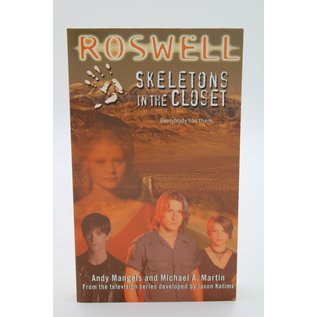 Mass Market Paperback Mangels, Andy/Martin, Michael A.: Skeletons in the Closet (Roswell #2)