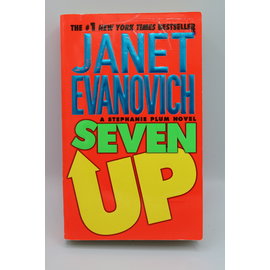 Mass Market Paperback Evanovich, Janet: Seven Up (Stephanie Plum, #7)