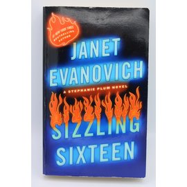 Mass Market Paperback Evanovich, Janet: Sizzling Sixteen (Stephanie Plum, #16)