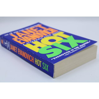 Mass Market Paperback Evanovich, Janet: Hot Six (Stephanie Plum, #6)