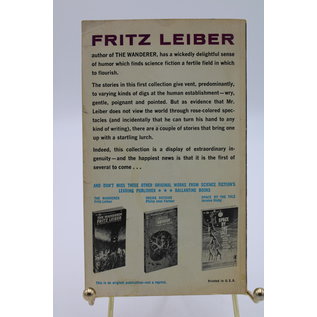 Mass Market Paperback Leiber, Fritz: A Pail of Air