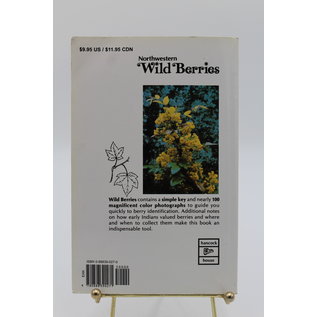 Paperback Underhill, Ted: Northwestern Wild Berries