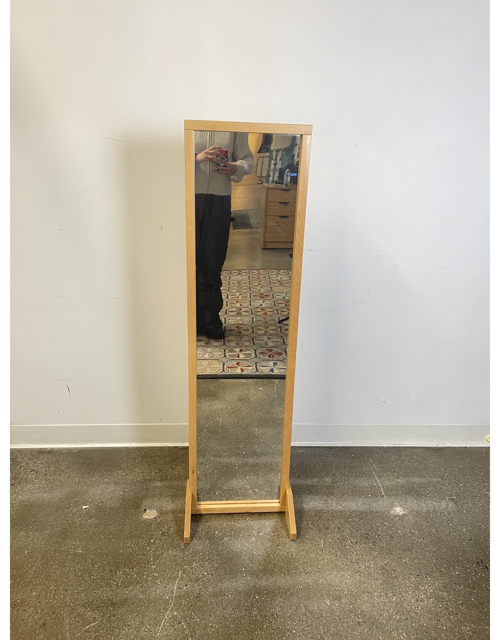 ENVIRONMENTS Standing Acrylic Mirror