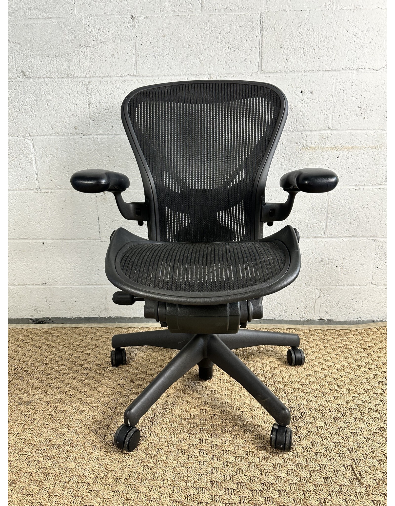 Herman Miller Herman Miller Aeron Chair Size B
