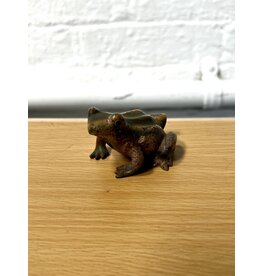 *EC* Carved Stone Frog Statuette