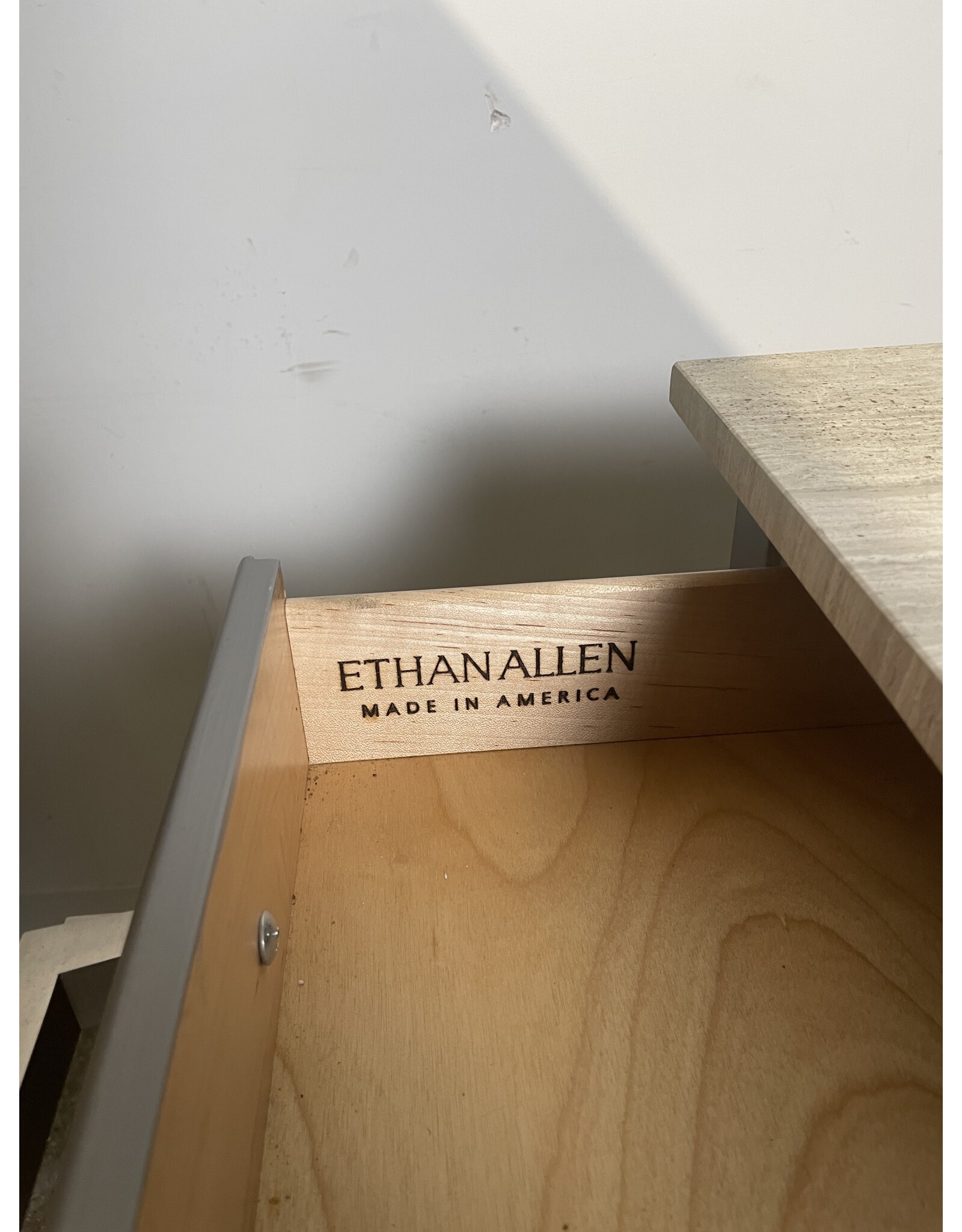 Ethan Allen Nellie End Table