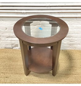 Greenwich Style End Table With Shelf