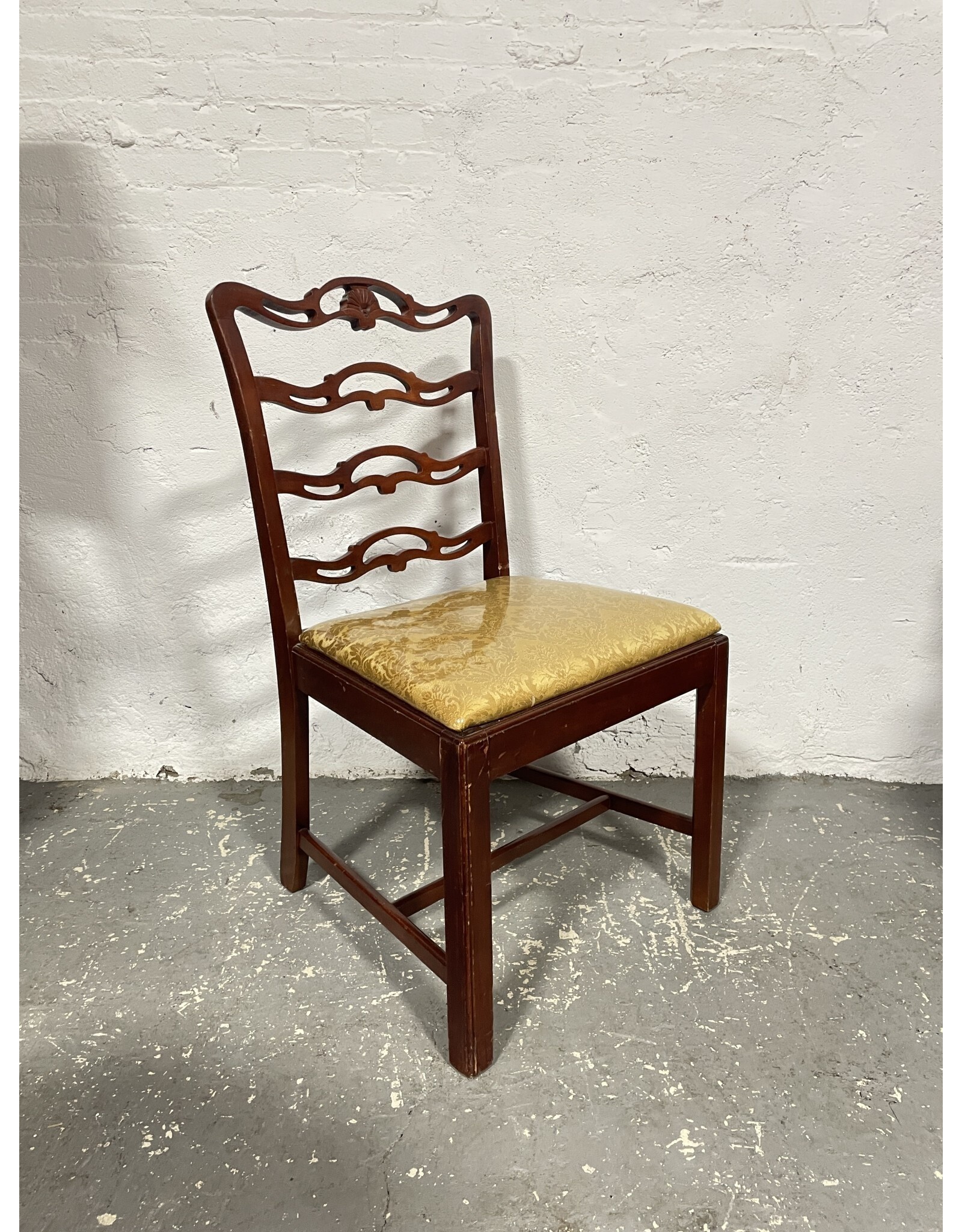 Bernhardt Furniture Solid Mahogany Traditional Style Ladderback Dining Side Chair