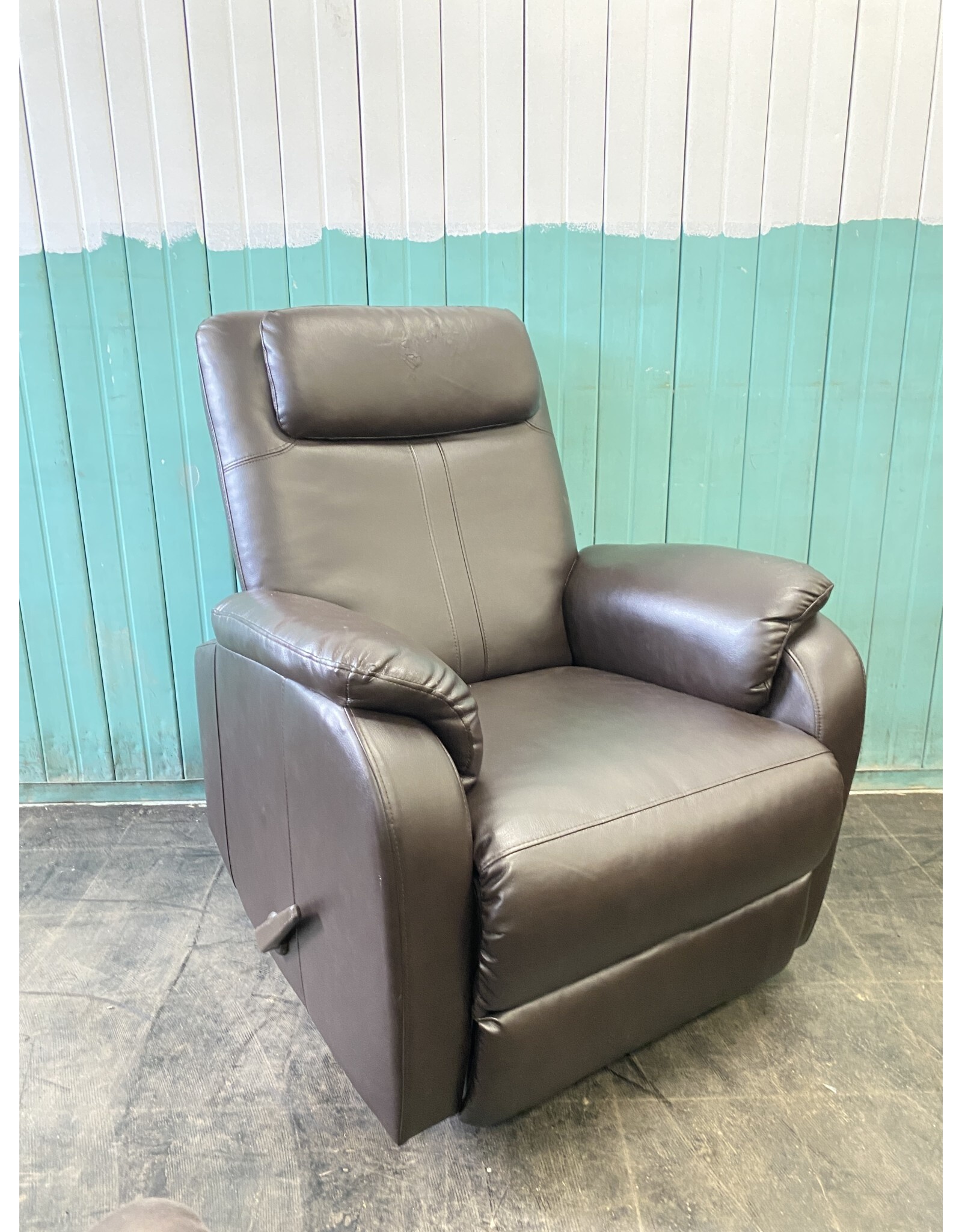 *Brown Faux Leather Rocker/Recliner