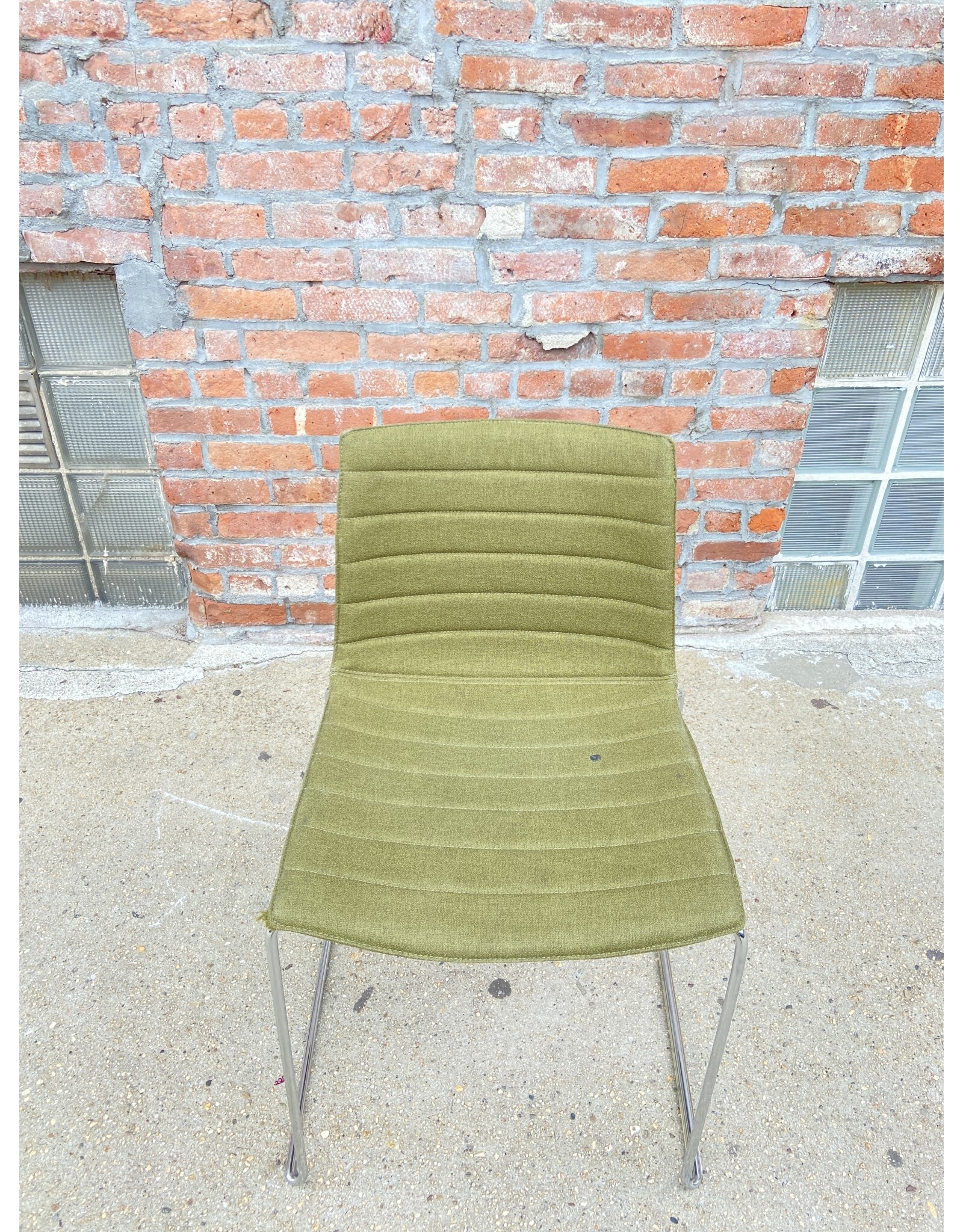 Kansas S Full Upholstered Chair in Avocado