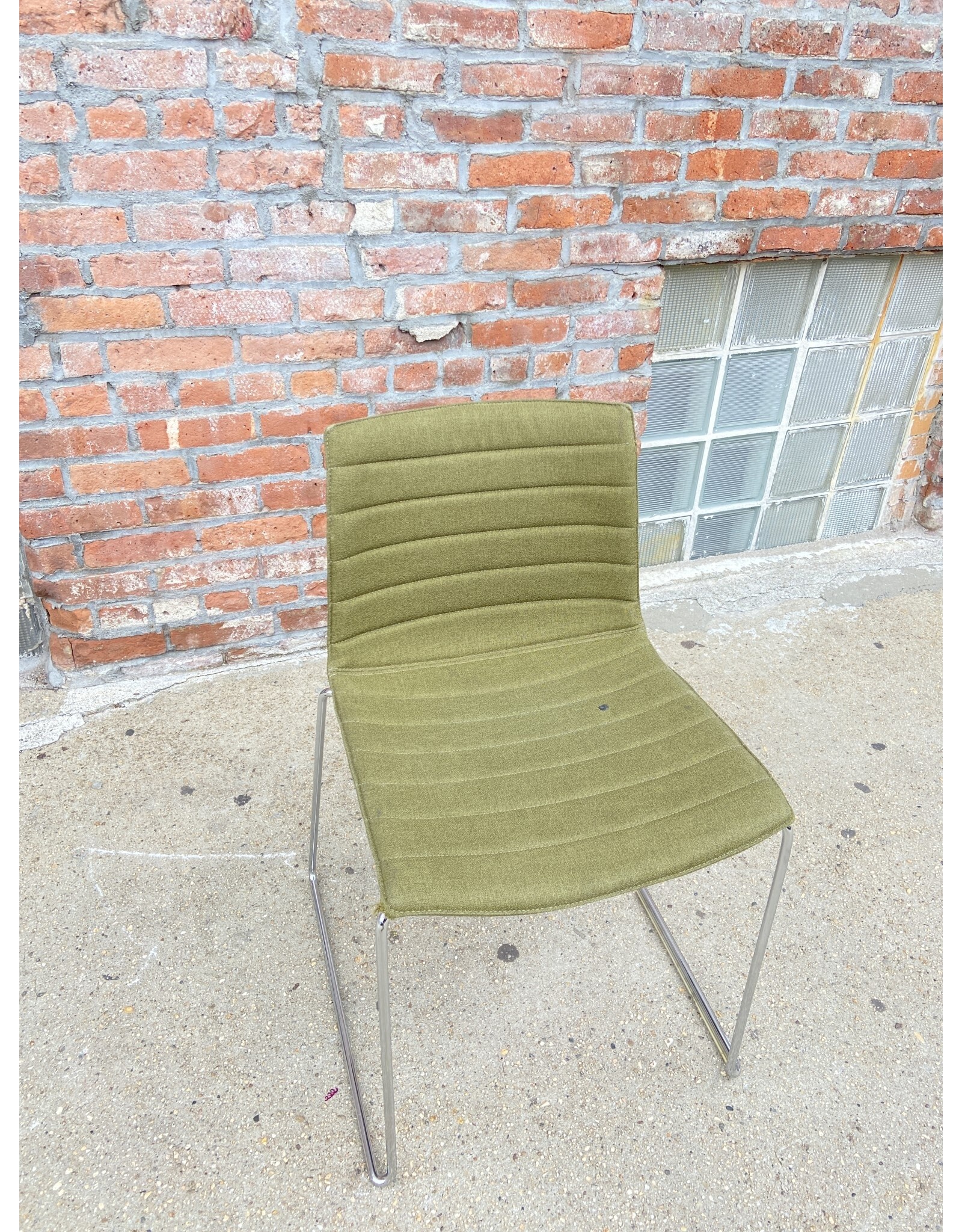 Kansas S Full Upholstered Chair in Avocado