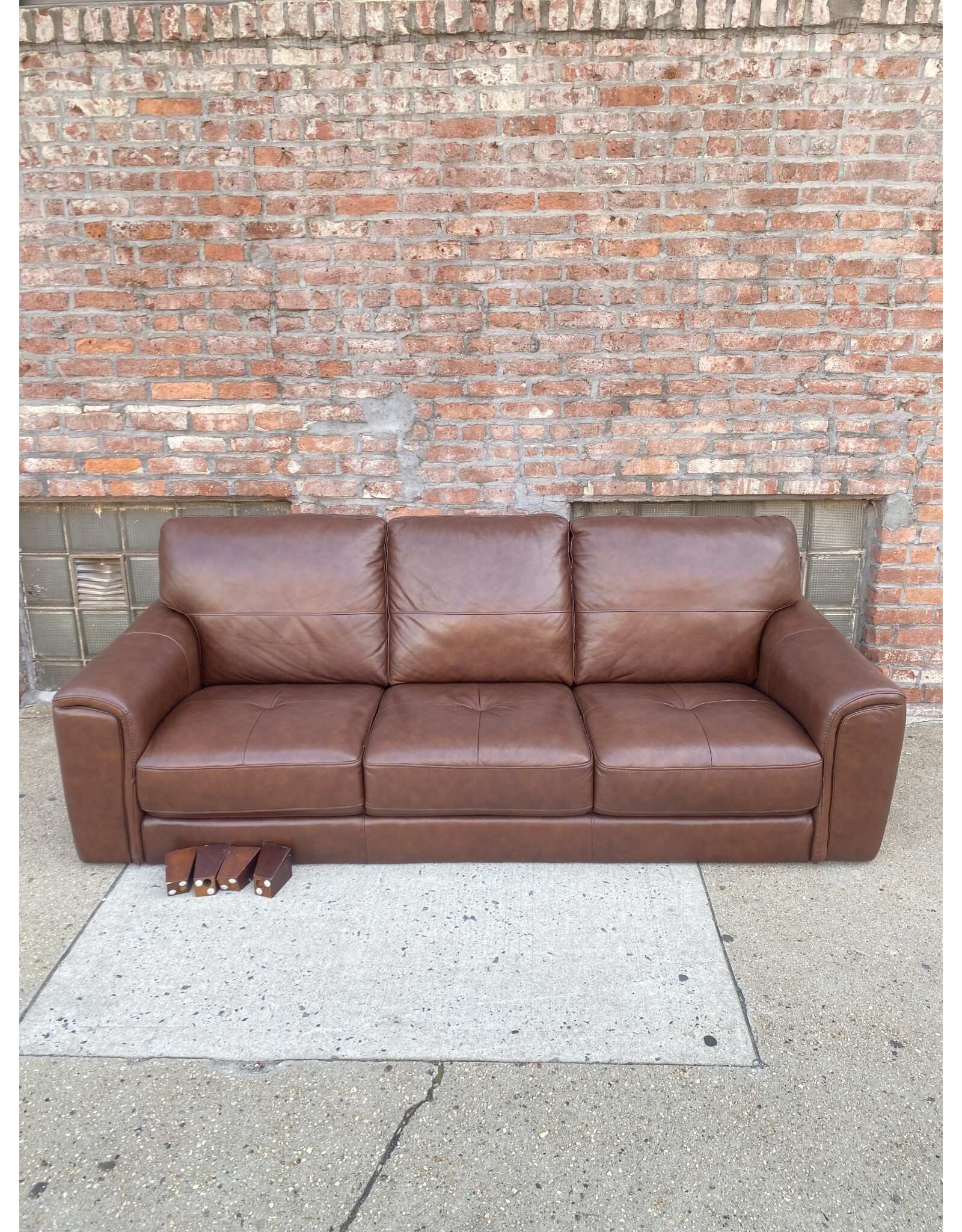 Braya Classic Leather Sofa in Classico Chestnut