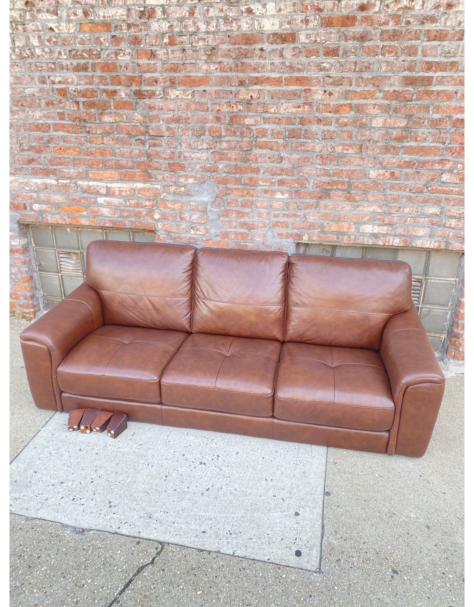 Braya Classic Leather Sofa in Classico Chestnut