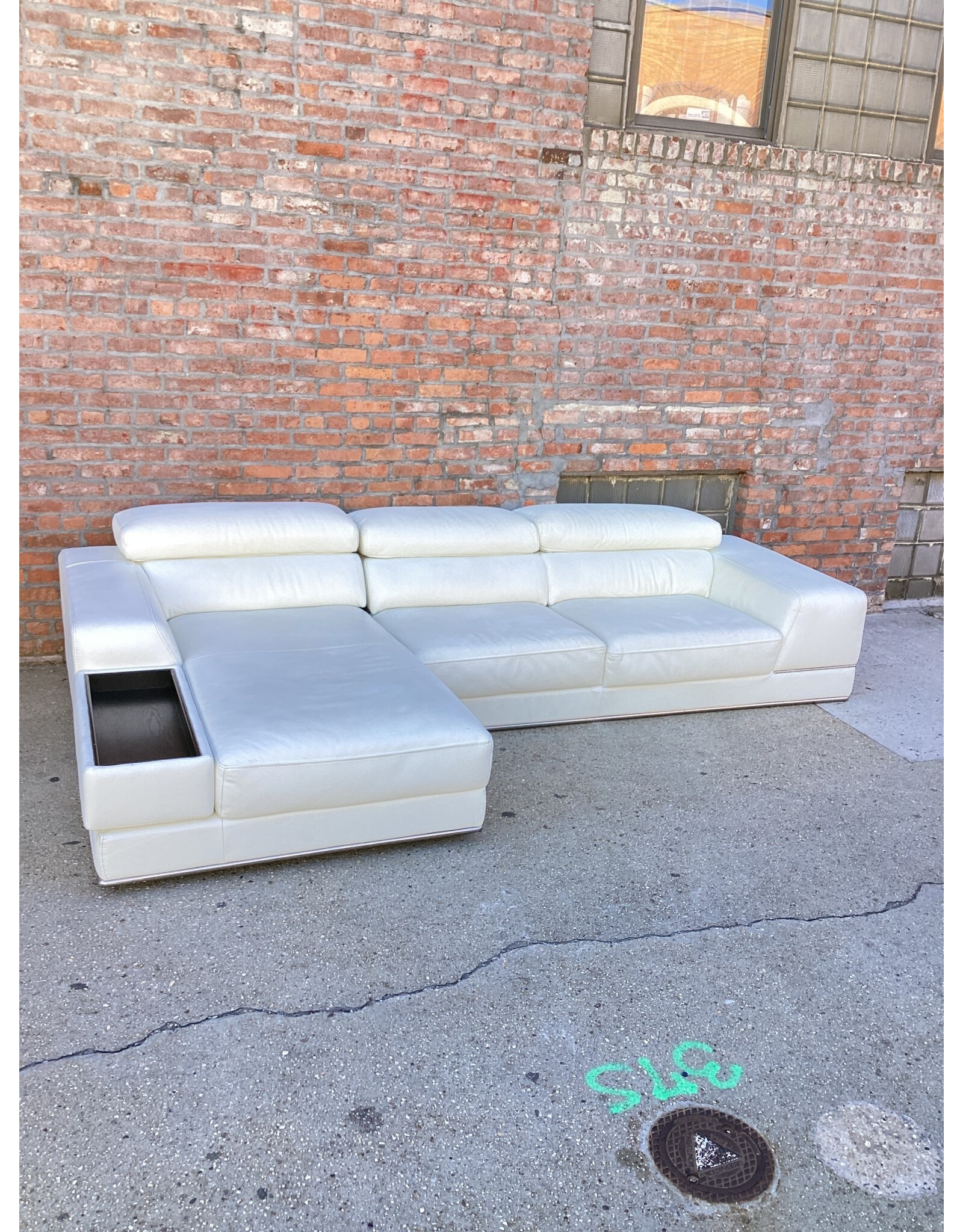 Amadeo Modular White Leather Sectional Sofa from Modani 35.5"H 124"W 72