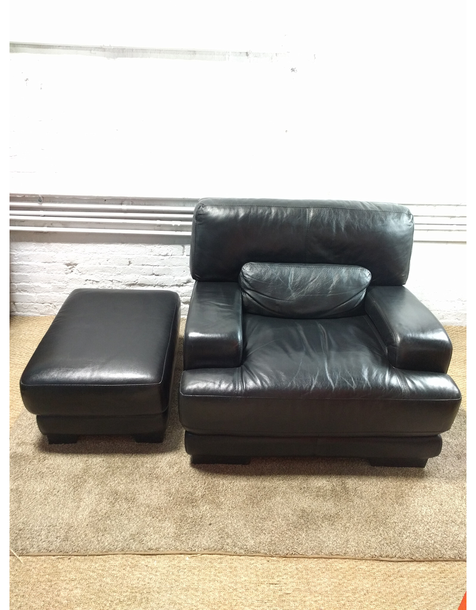 Chateau D'Ax Black Leather Lounge Chair with Ottoman