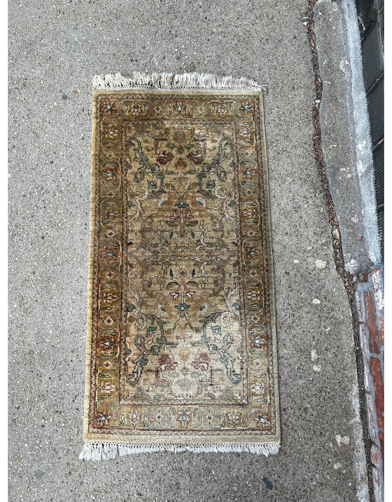 2' x 4' Brown Haute Wool Small Rug