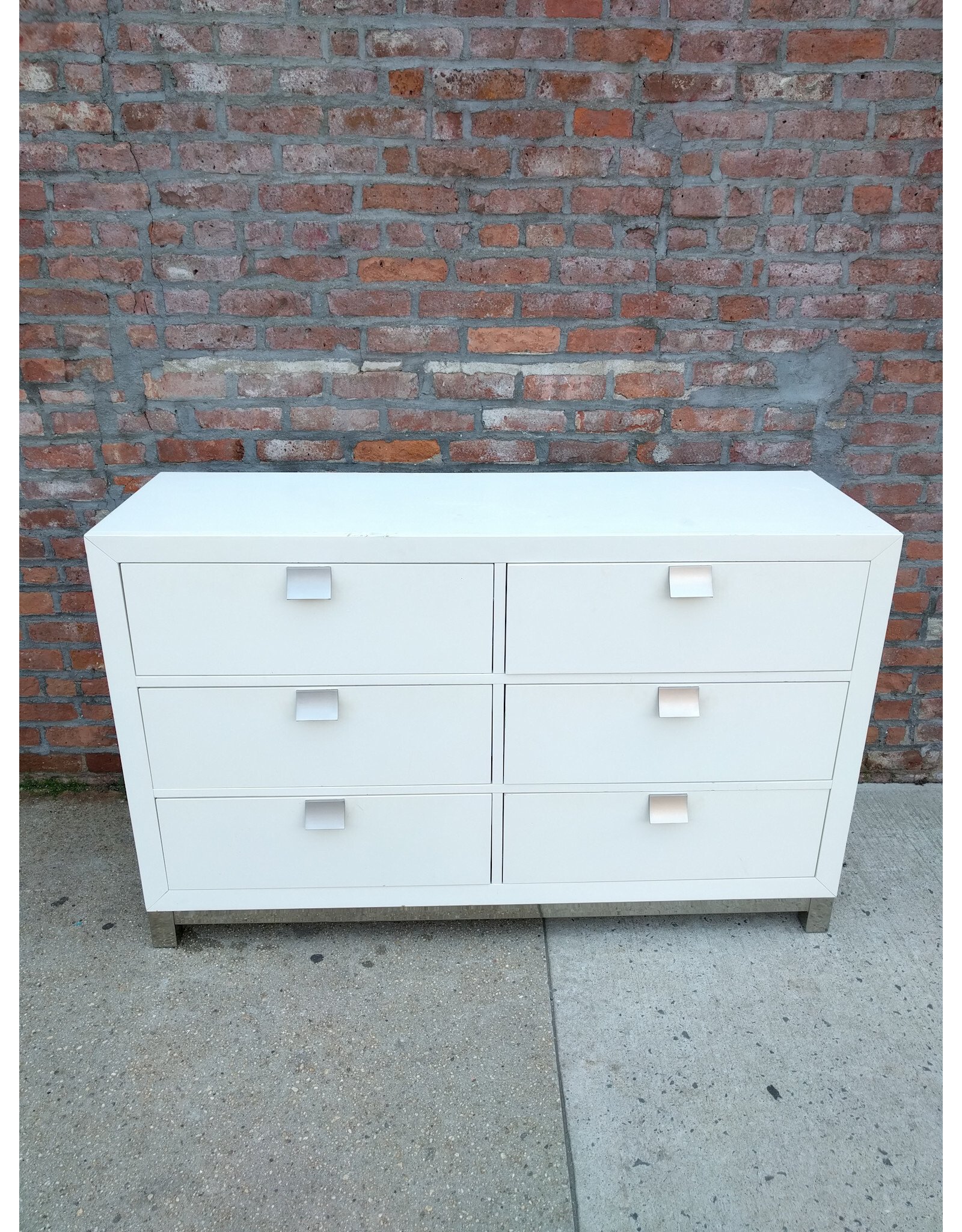 Modern White 6-Drawer Dresser