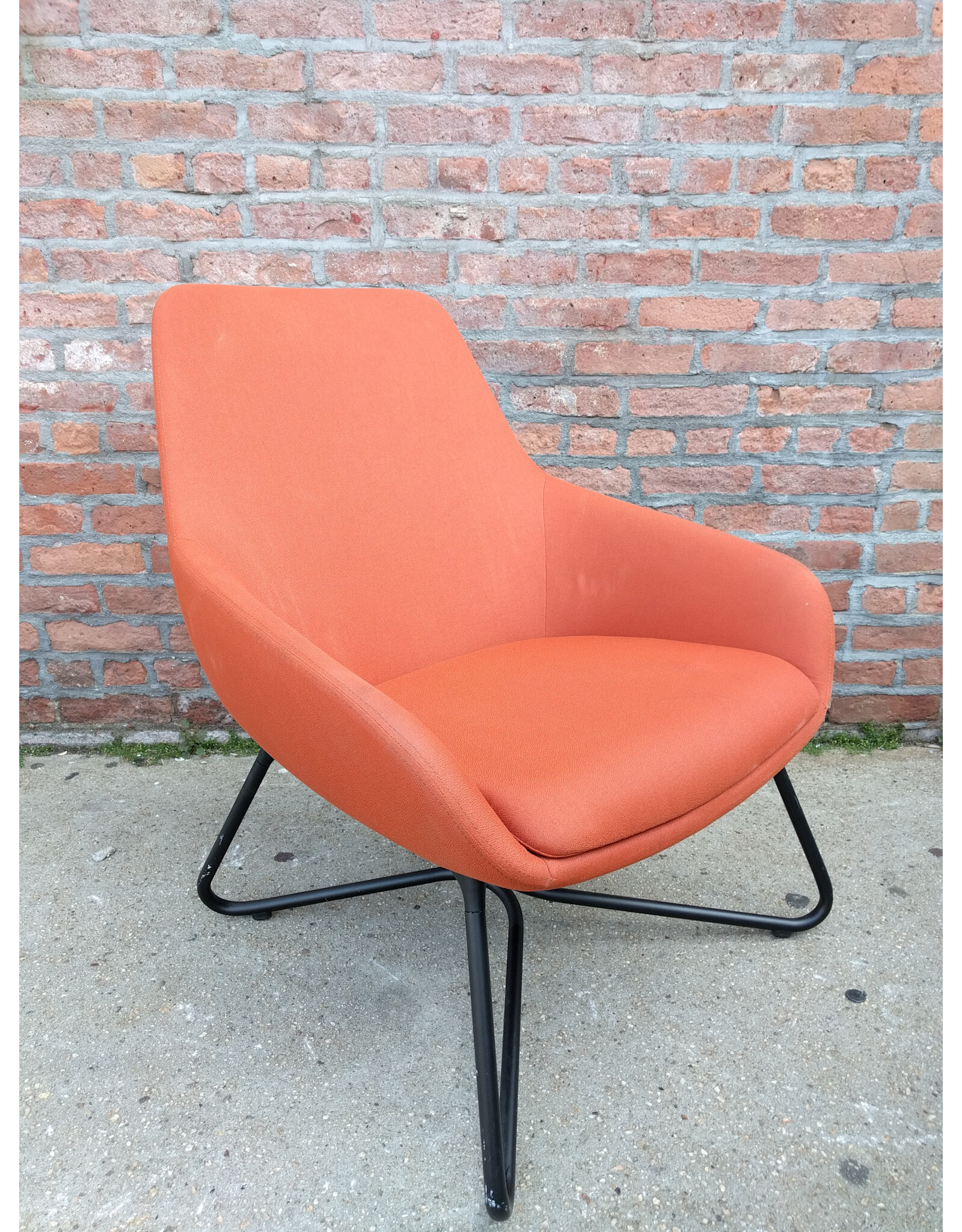 Lilly Modern Orange Lounge Chair
