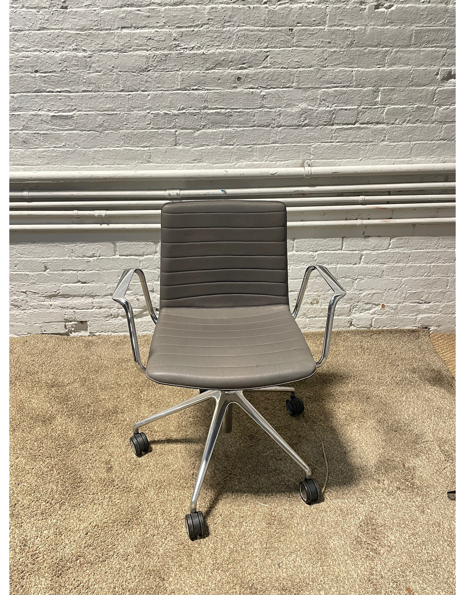 Andreu World Flex Corporate Chair
