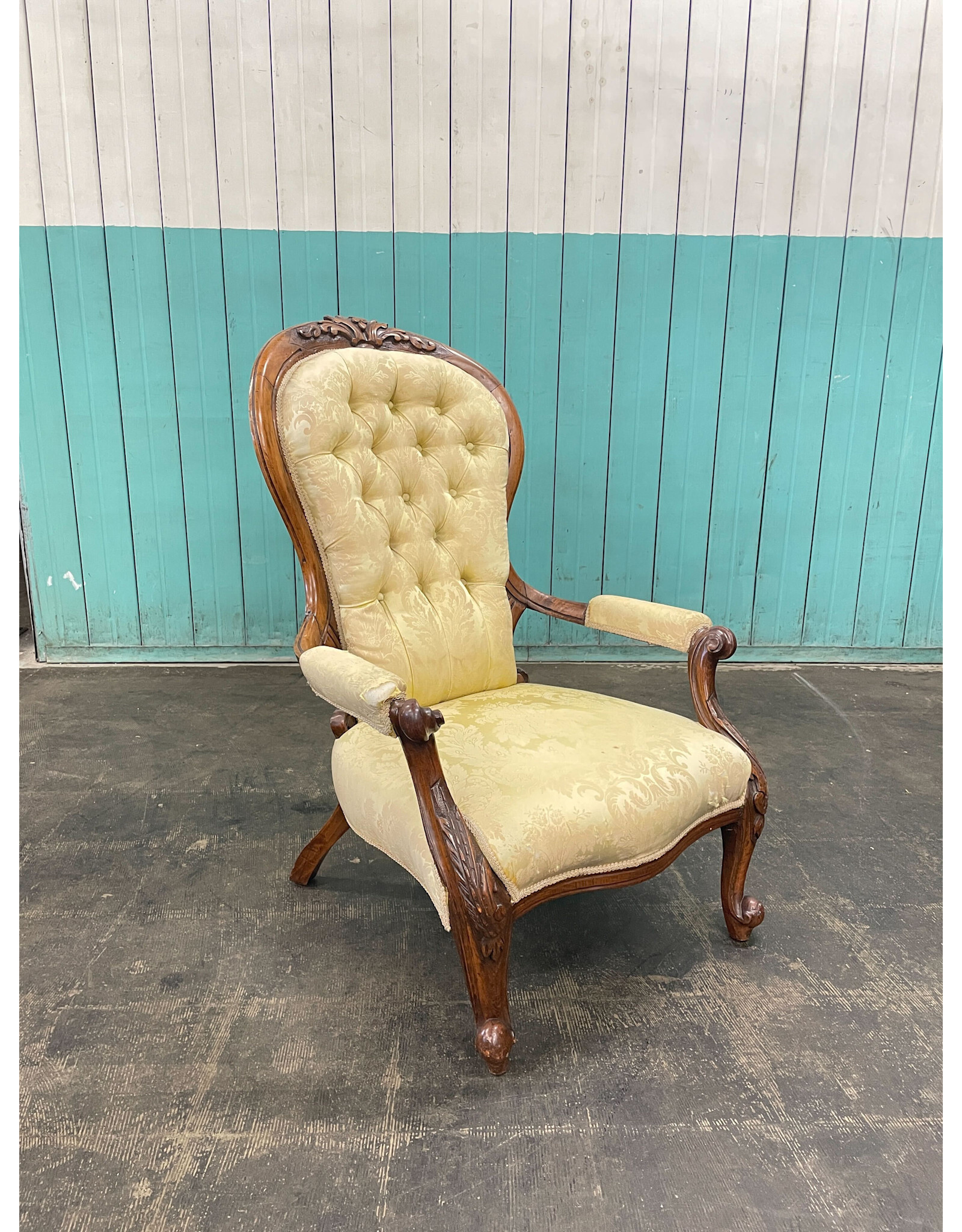 Freebie Friday FREE Tufted Vintage Armchair