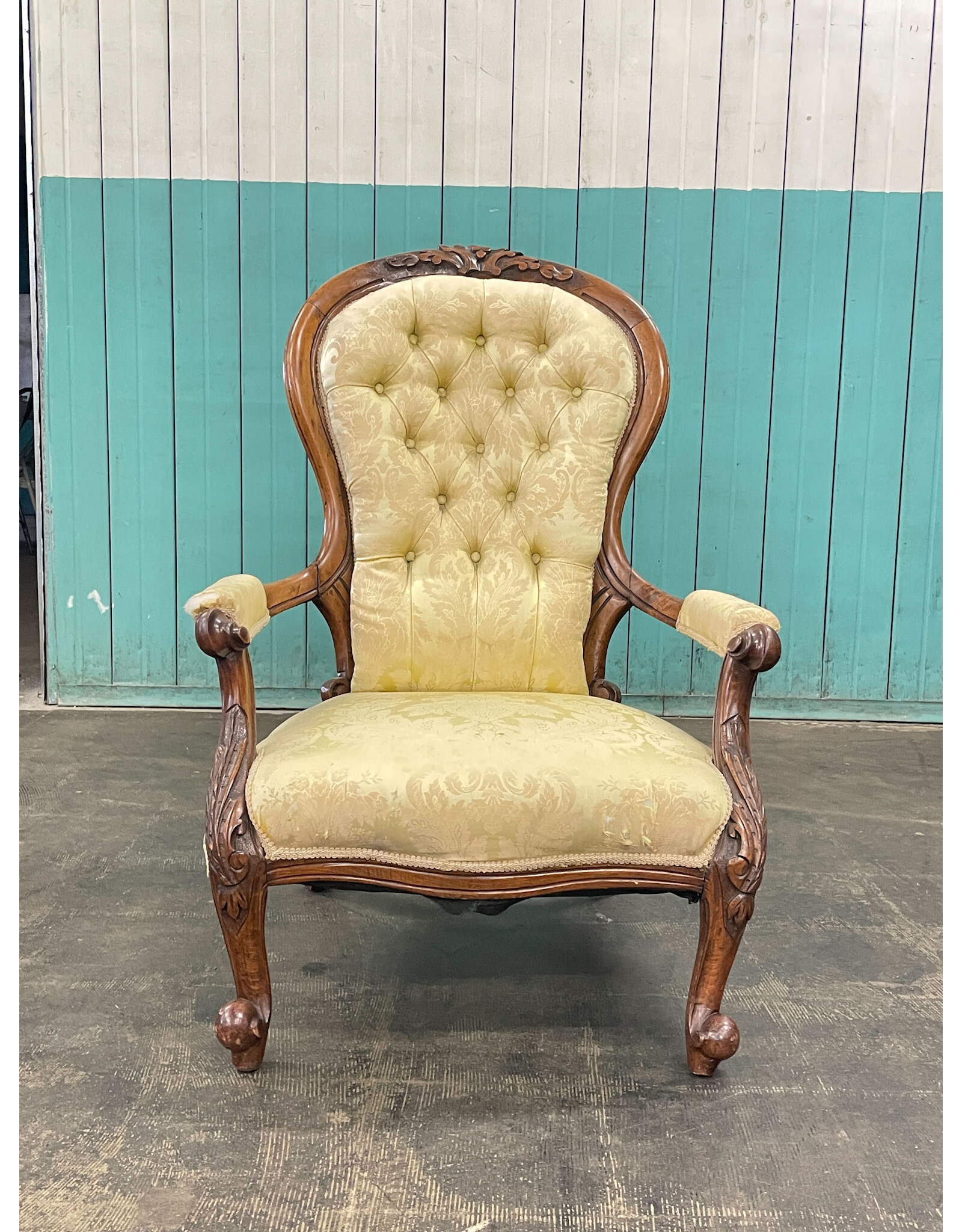 Freebie Friday FREE Tufted Vintage Armchair