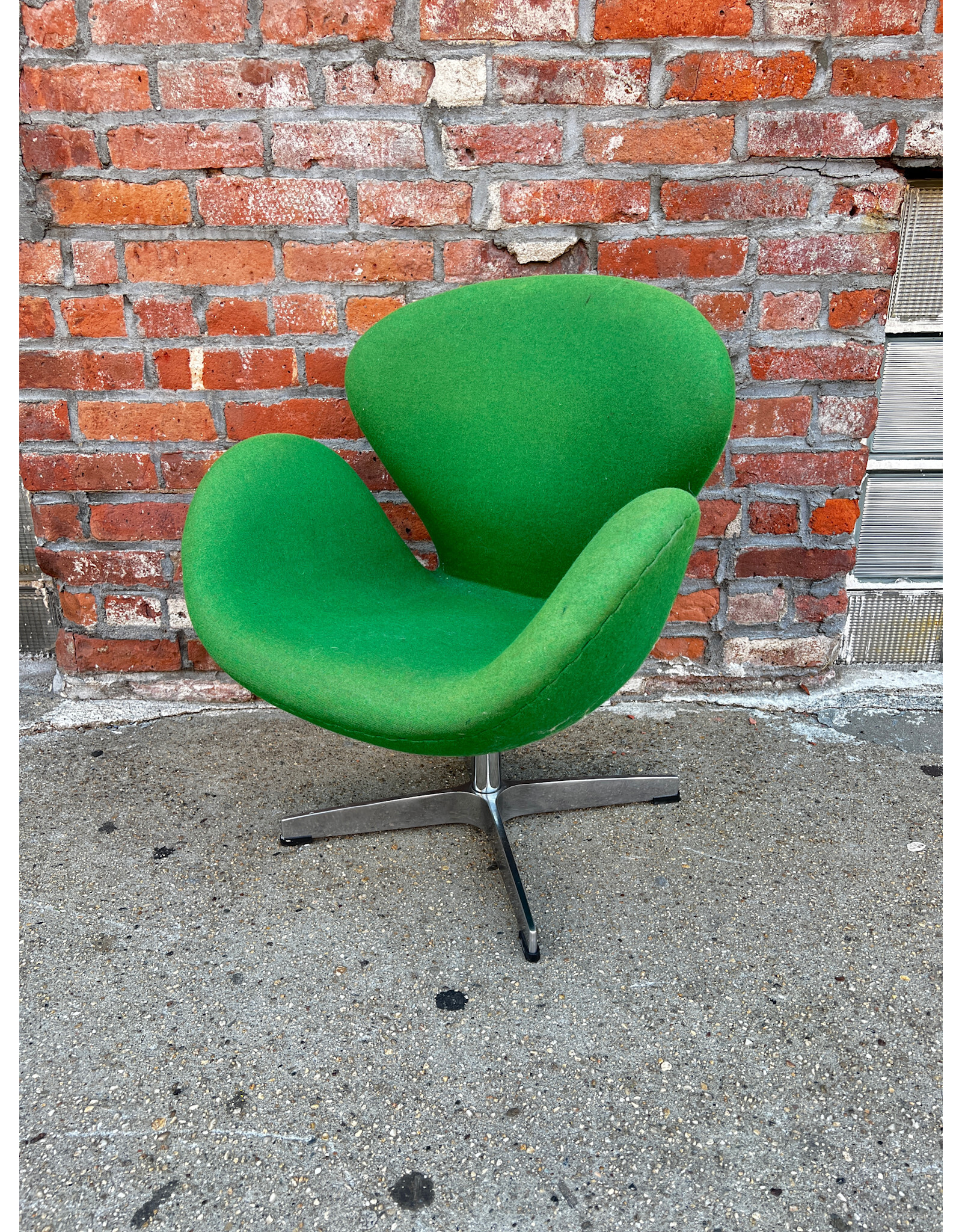 Children's Size Arne Jacobson Style Swan Chair