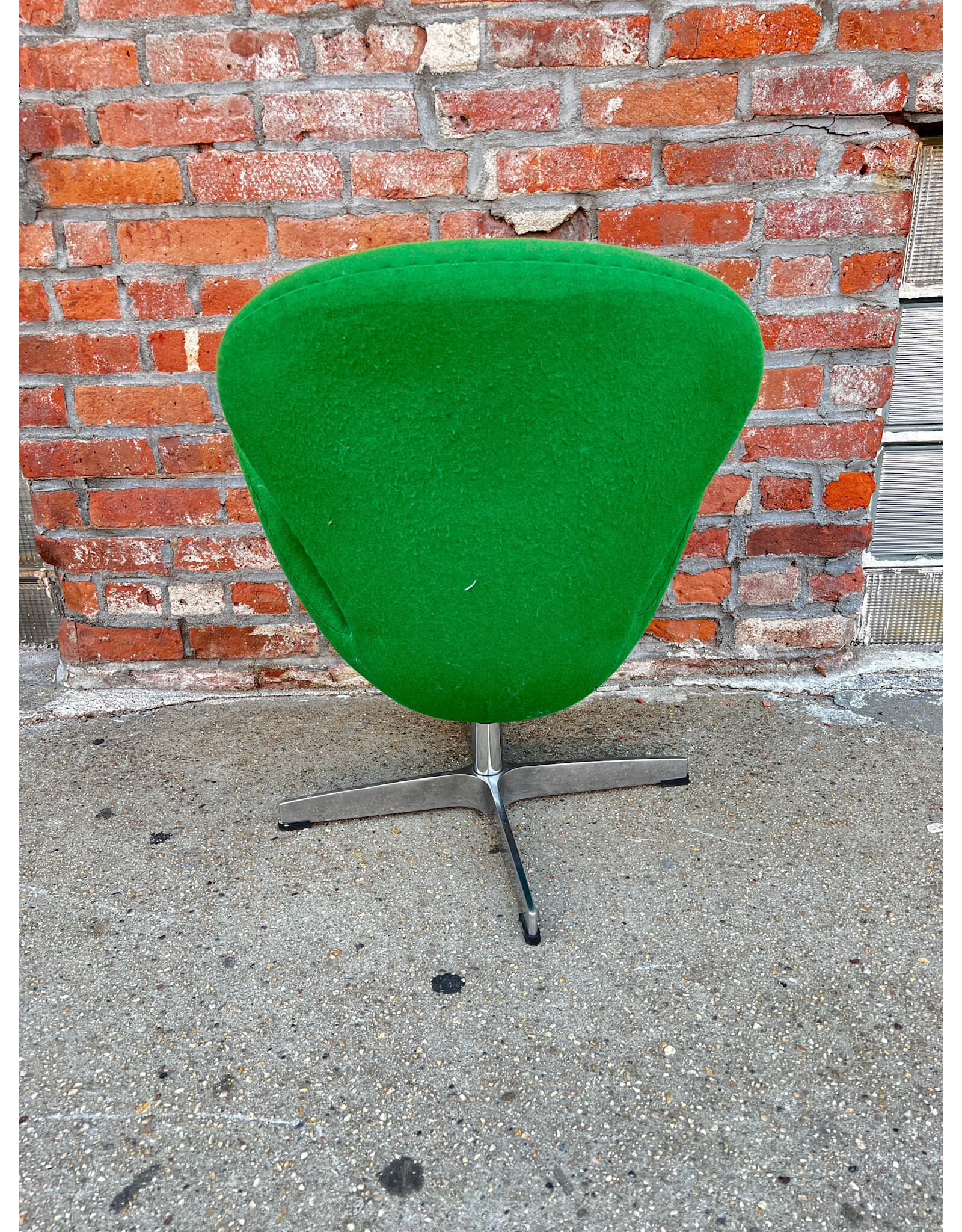 Children's Size Arne Jacobson Style Swan Chair