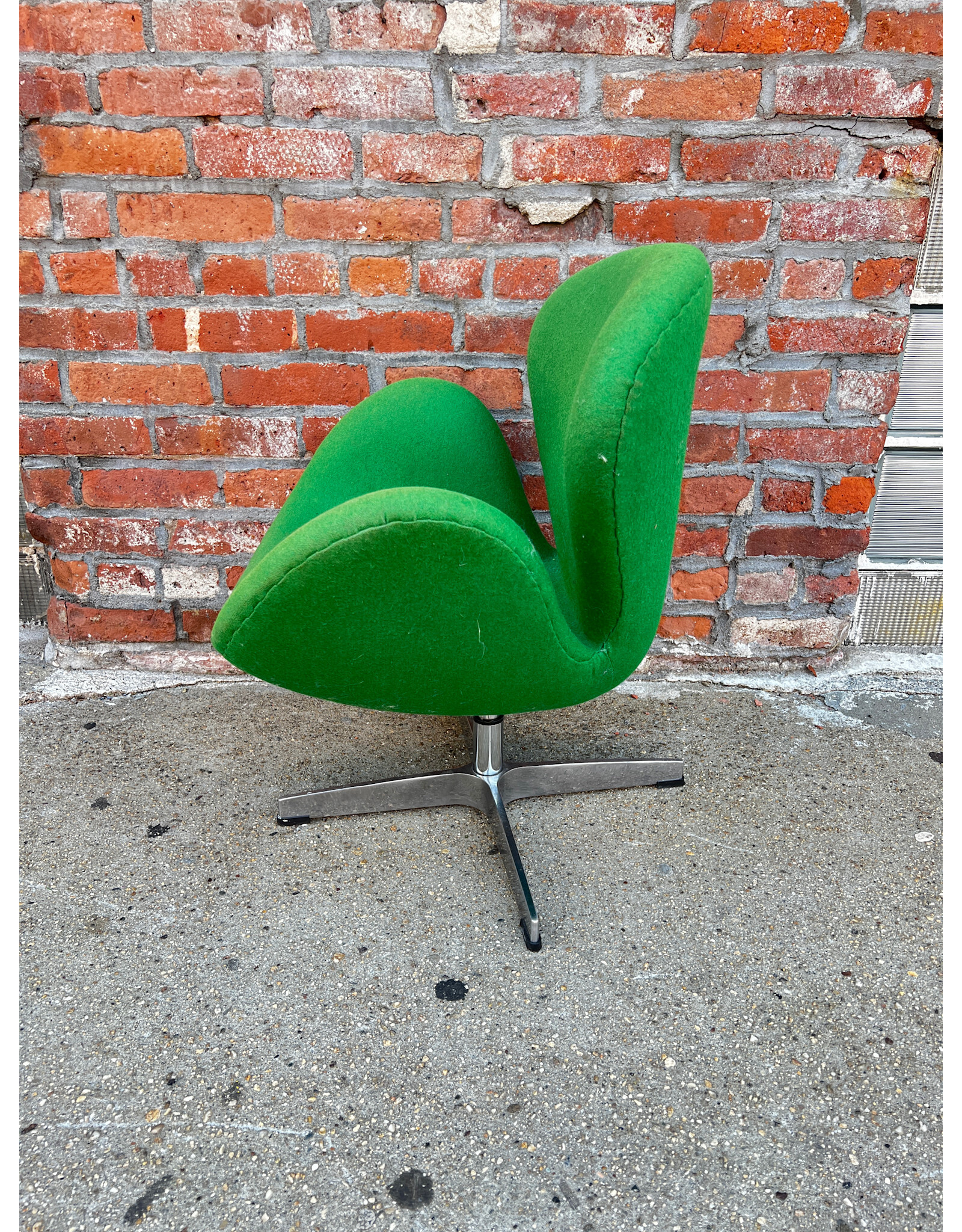 Children's Size Arne Jacobson Style Swan Chair