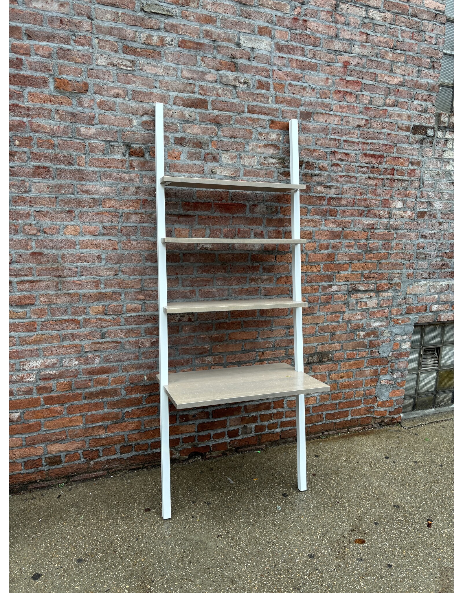 Jai Leaning Desk