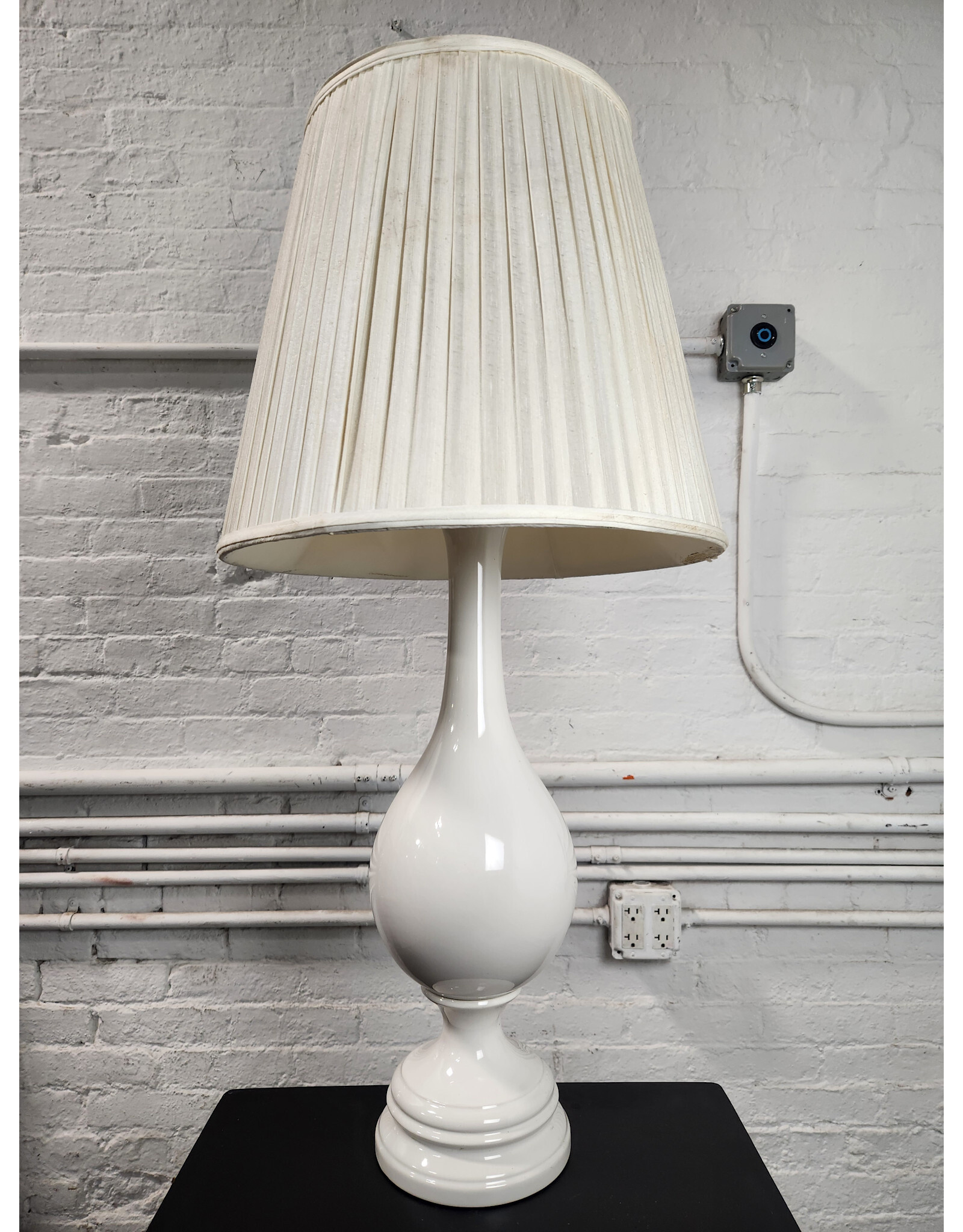 Vintage White Table Lamp