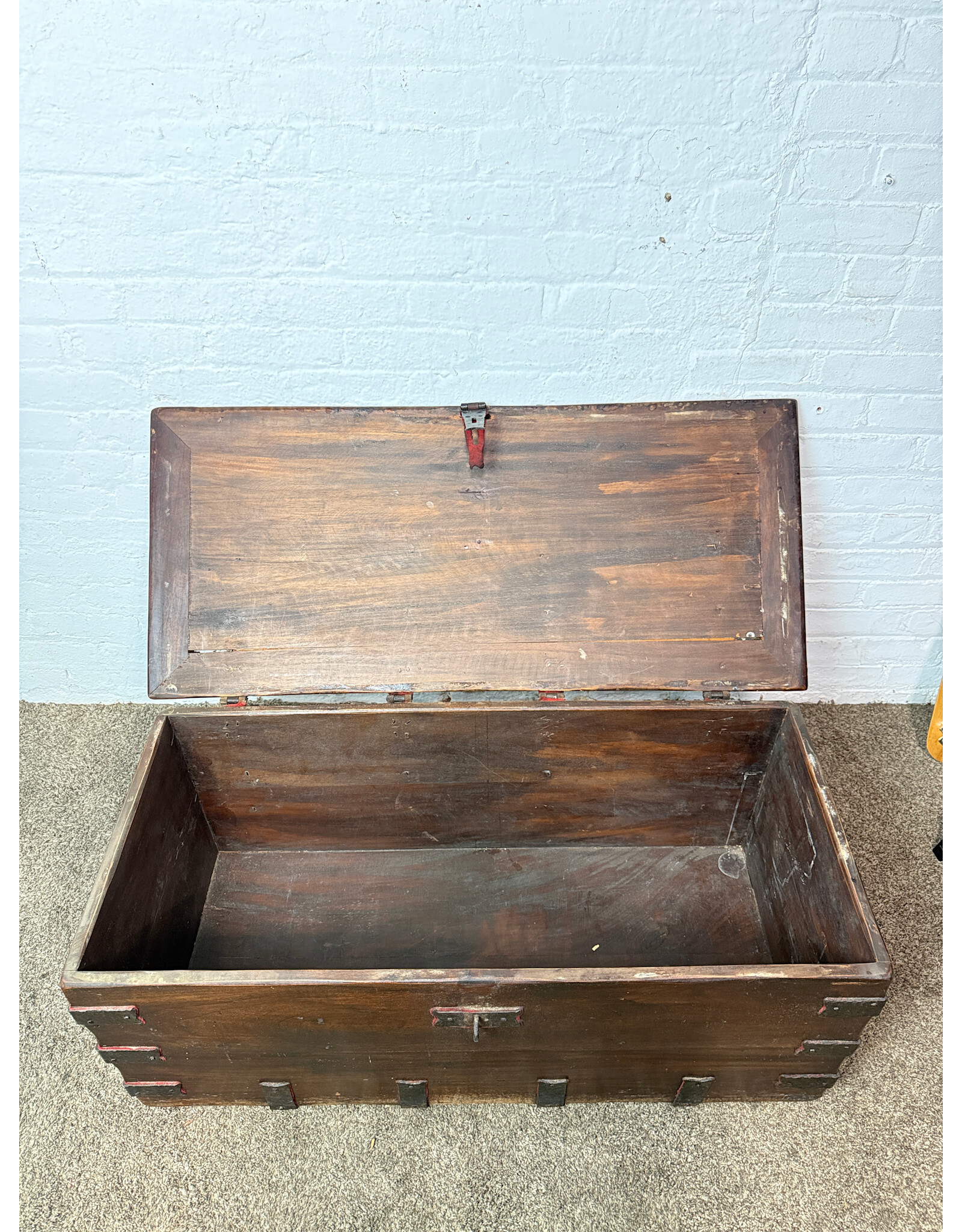 Antique Style Solid Wooden Trunk/Chest