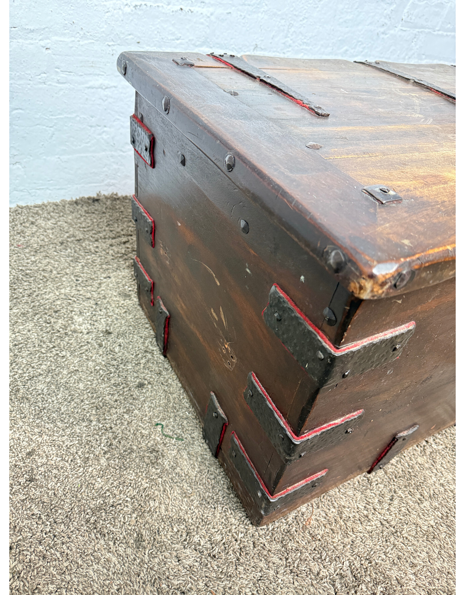 Antique Style Solid Wooden Trunk/Chest
