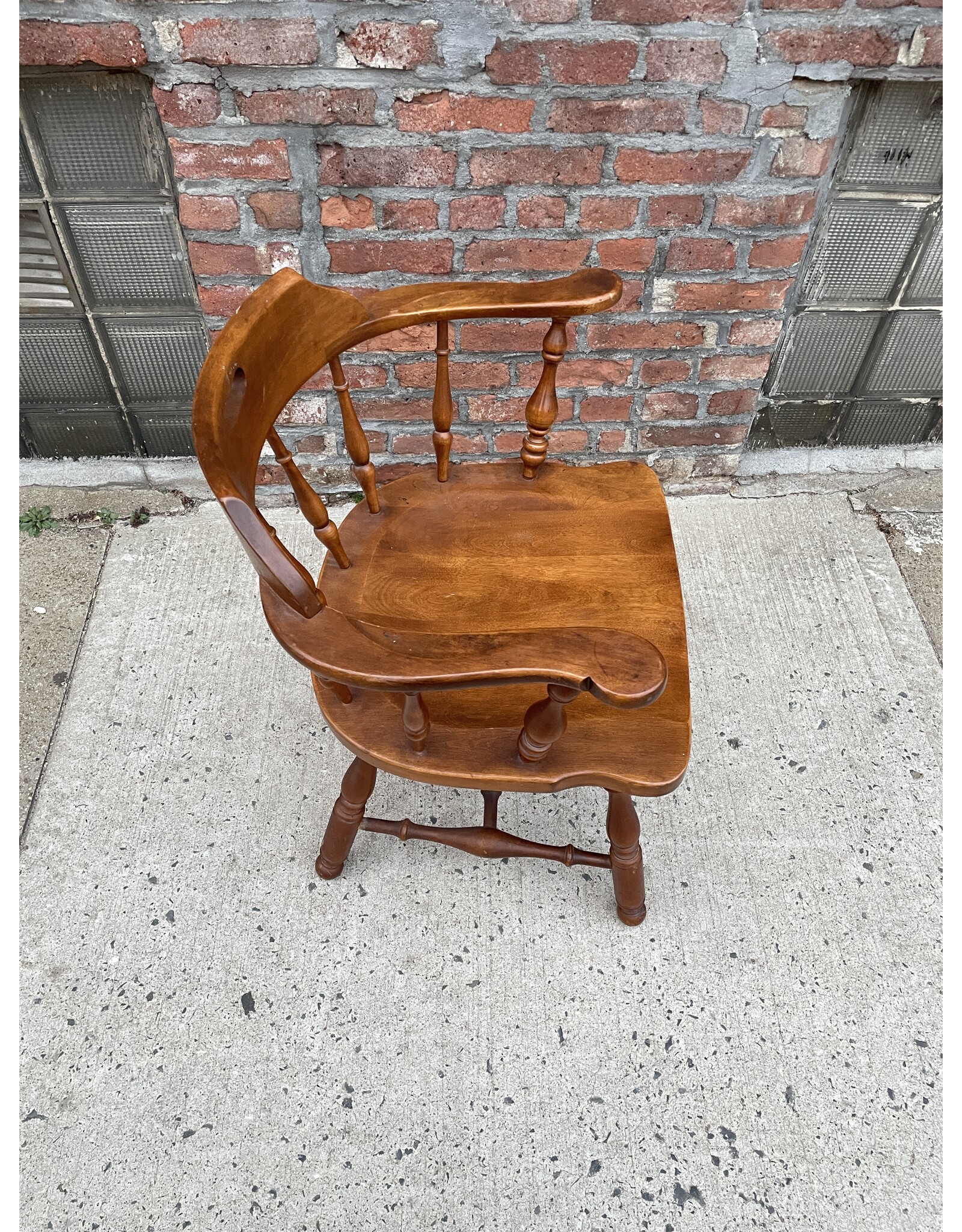 Ethan Allen Heirloom Nutmeg Maple Lowback Windsor Chair