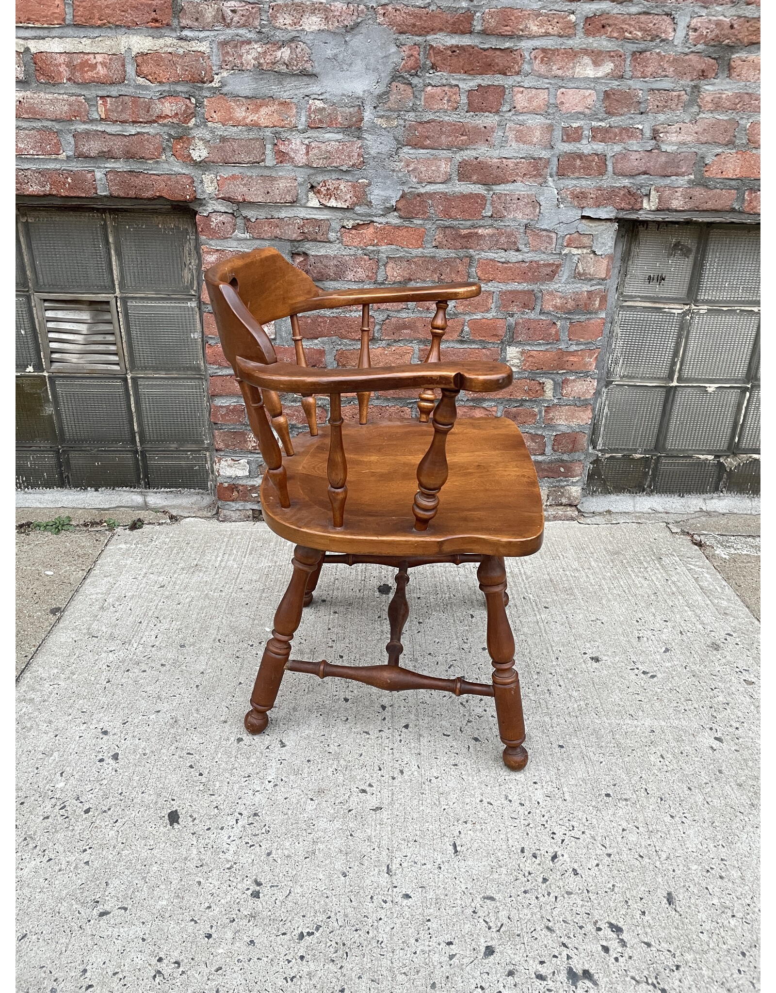 Ethan Allen Heirloom Nutmeg Maple Lowback Windsor Chair