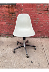 Modernica Case Study Furniture Side Shell Rolling - Natural Modernica Case Study Furniture Side Shell Rolling - Natural