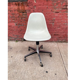 Modernica Case Study Furniture Side Shell Rolling - Natural