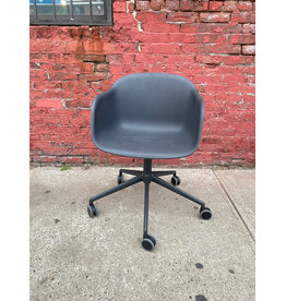 Muuto Fiber Armchair Swivel Base - Dark grey
