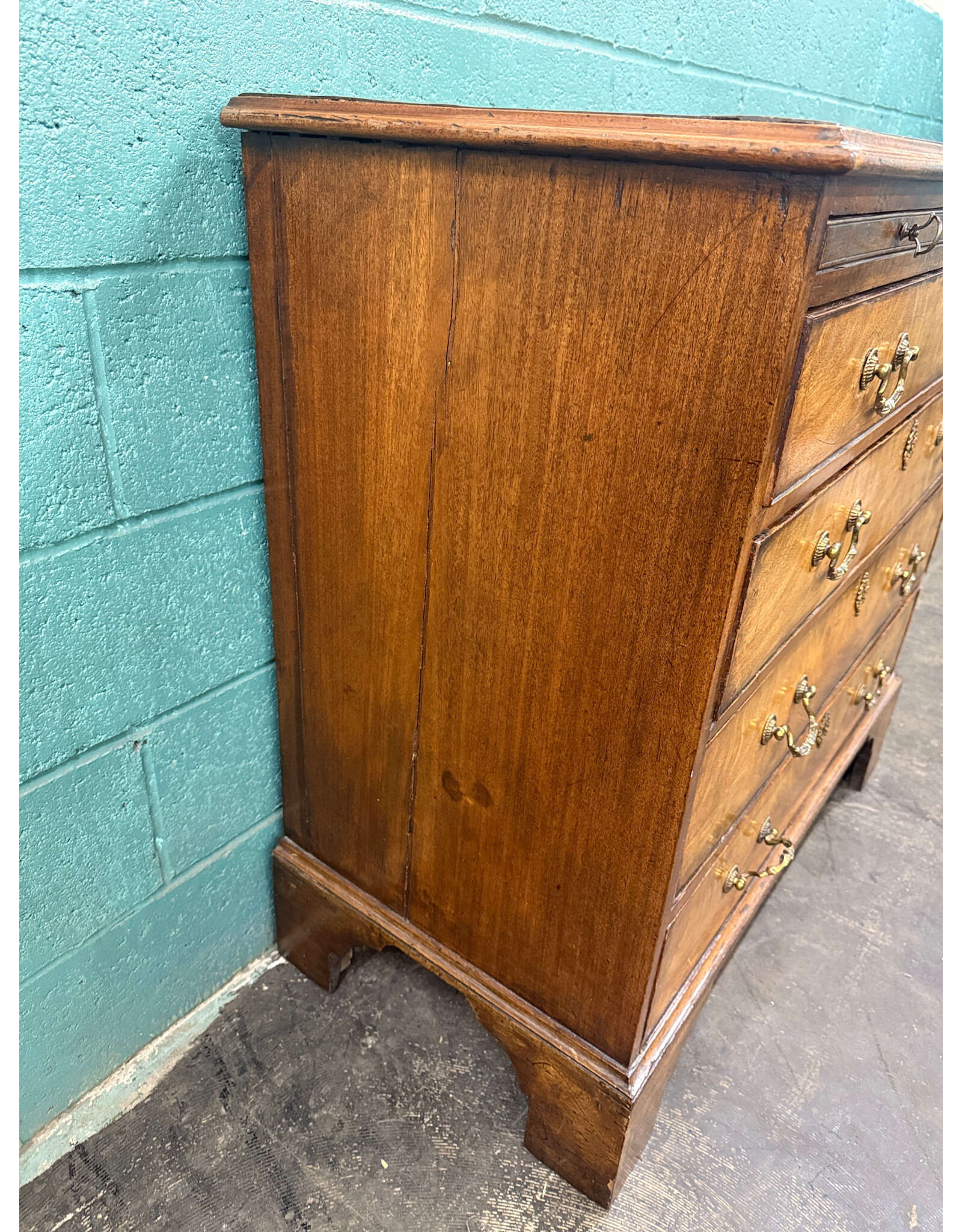 Antique English Style 4-Drawer Chest with Brushing Slide