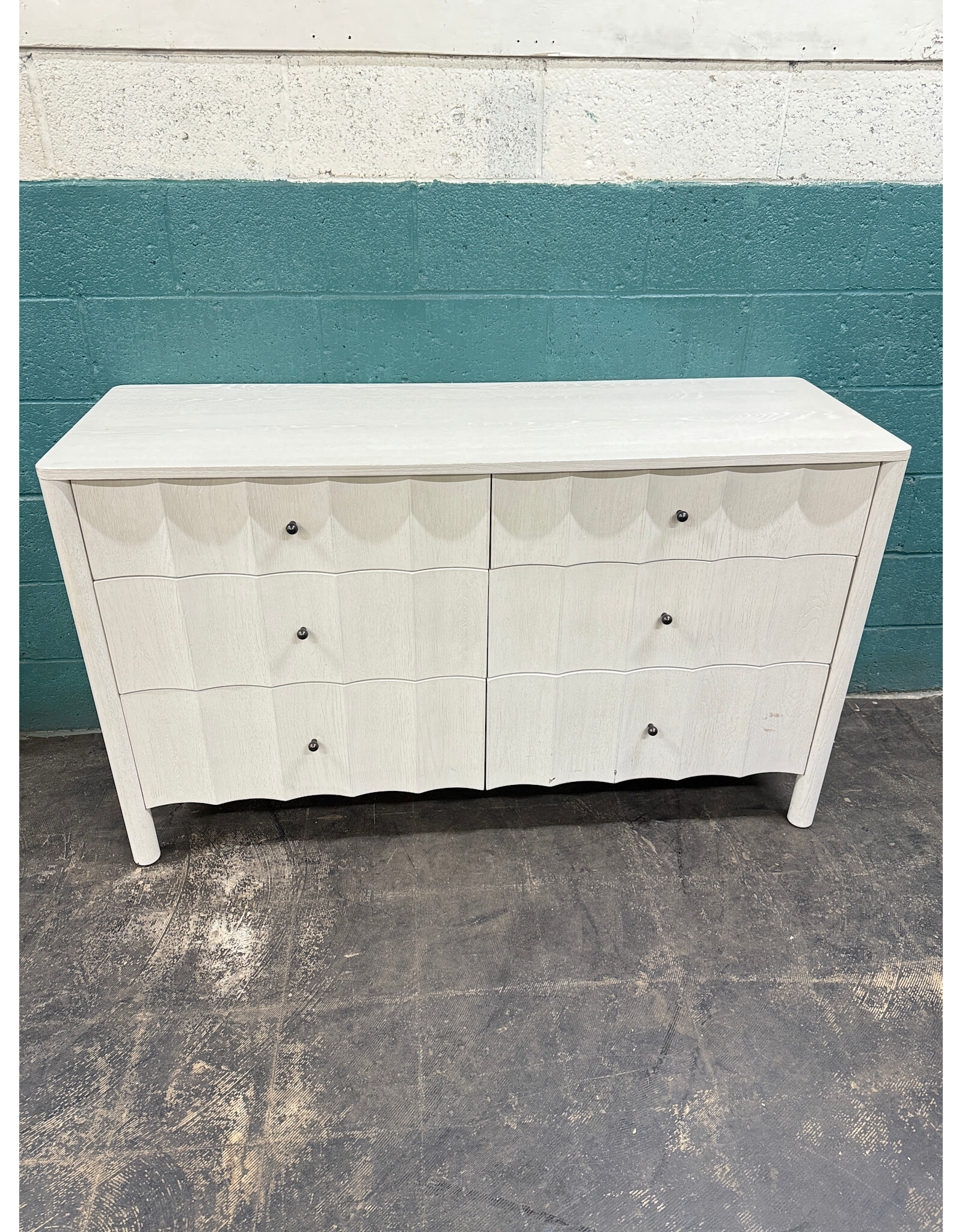 williams Sonoma Scalloped 6-Drawer Extra Wide Bleached Bone Dresser, Williams Sonoma