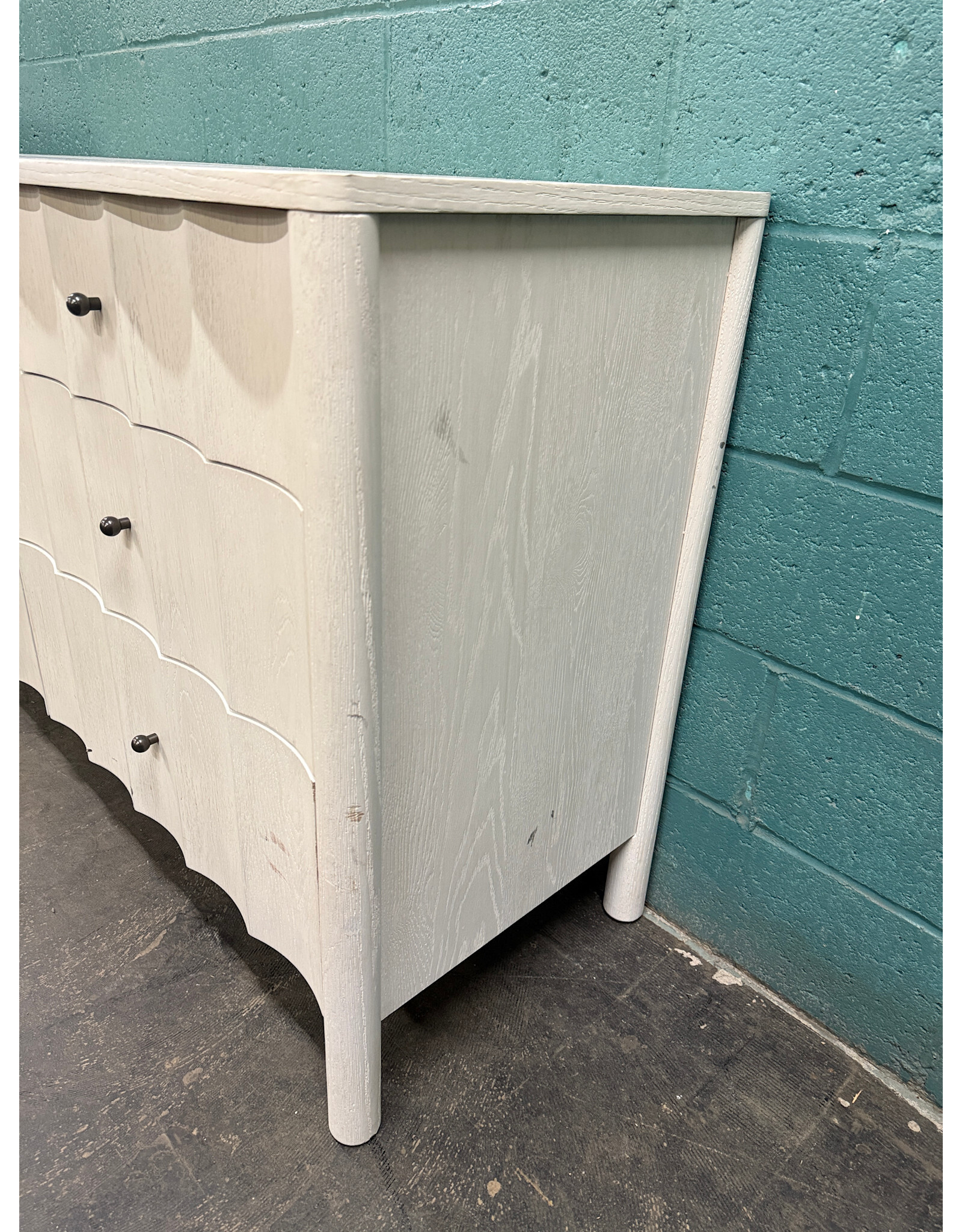 williams Sonoma Scalloped 6-Drawer Extra Wide Bleached Bone Dresser, Williams Sonoma