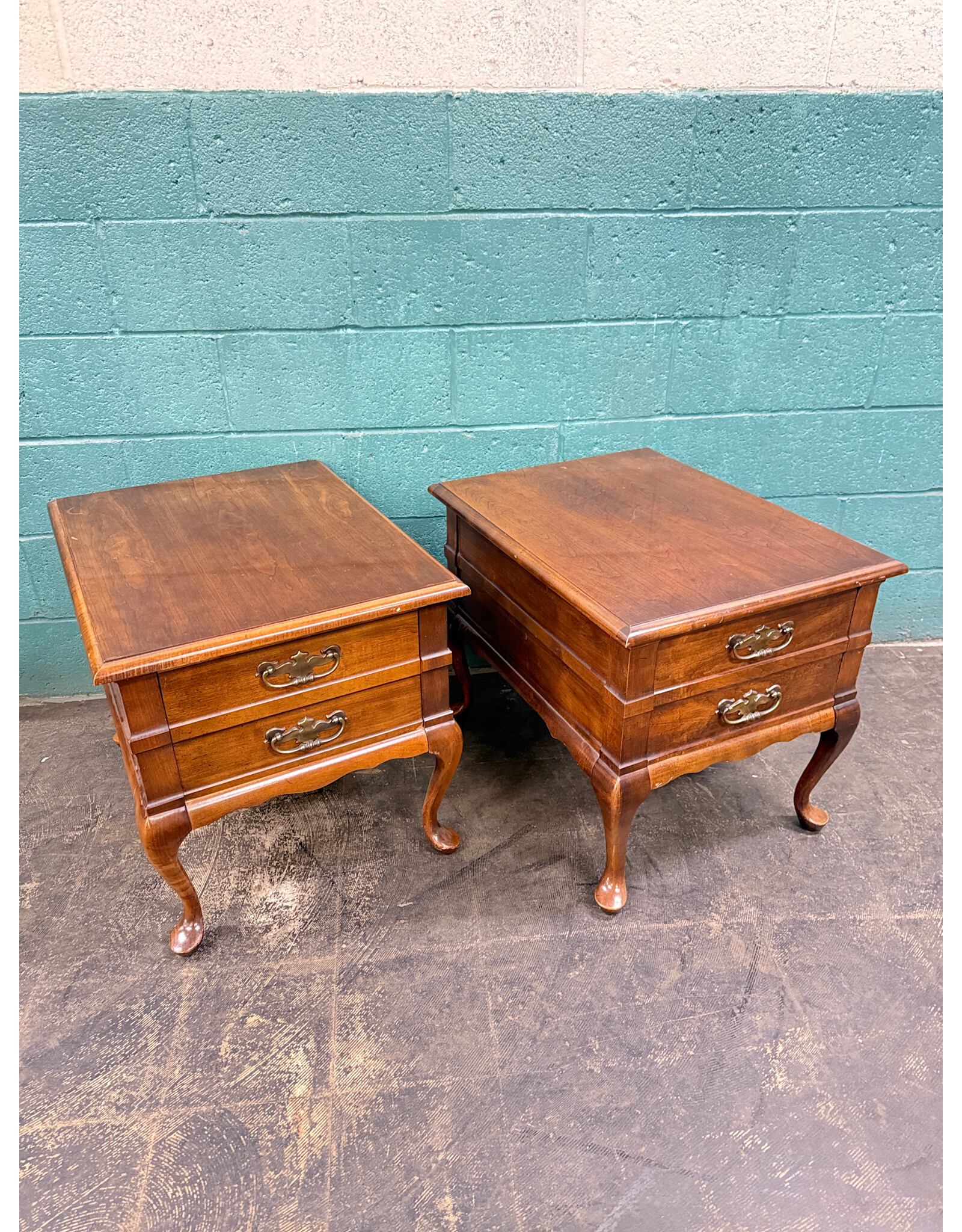 Mersman Queen Anne Style Cherry 1-Drawer End Table