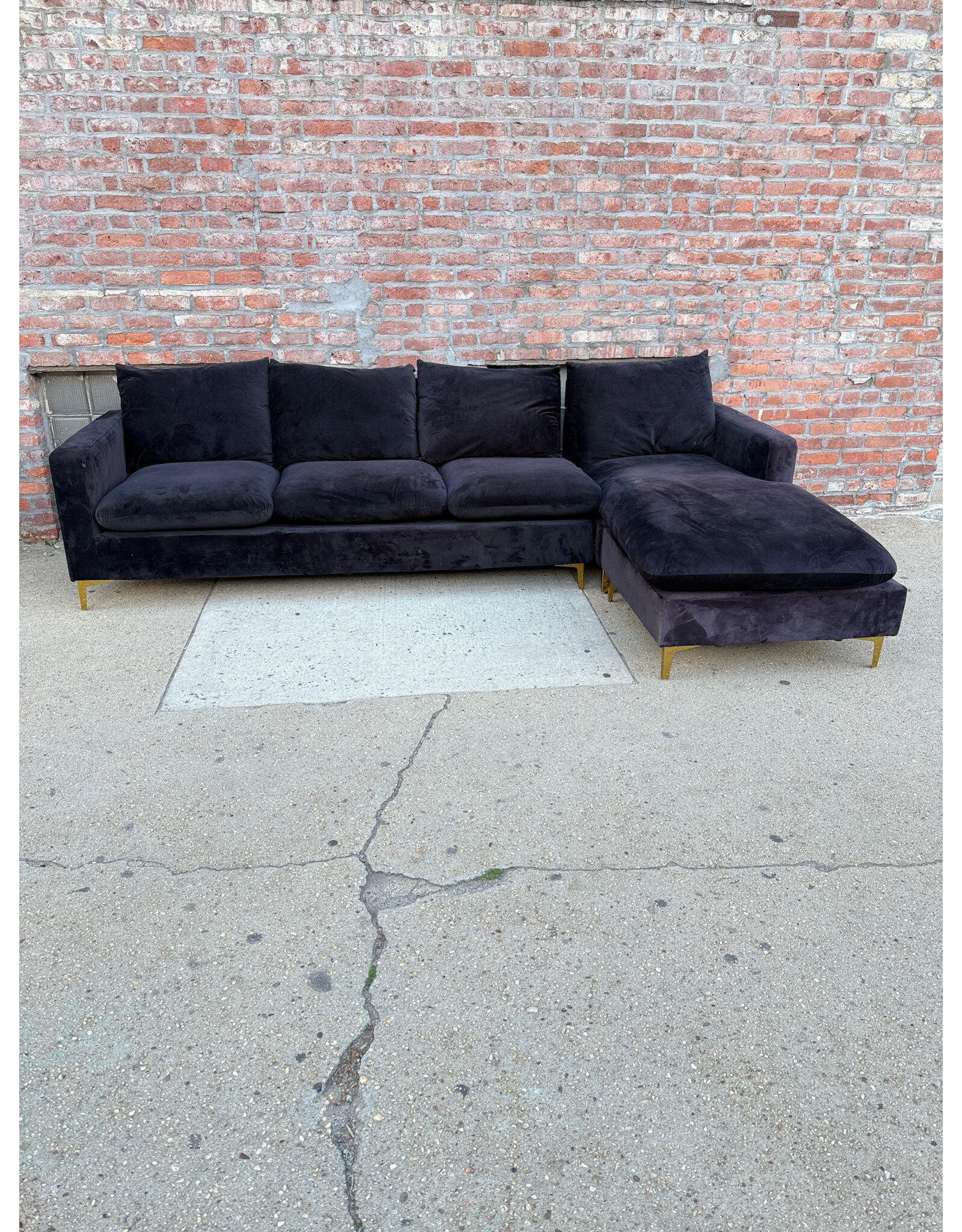 Naomi Modern Black Velvet Reversible 3-Piece Sectional Sofa, Meridian Furniture