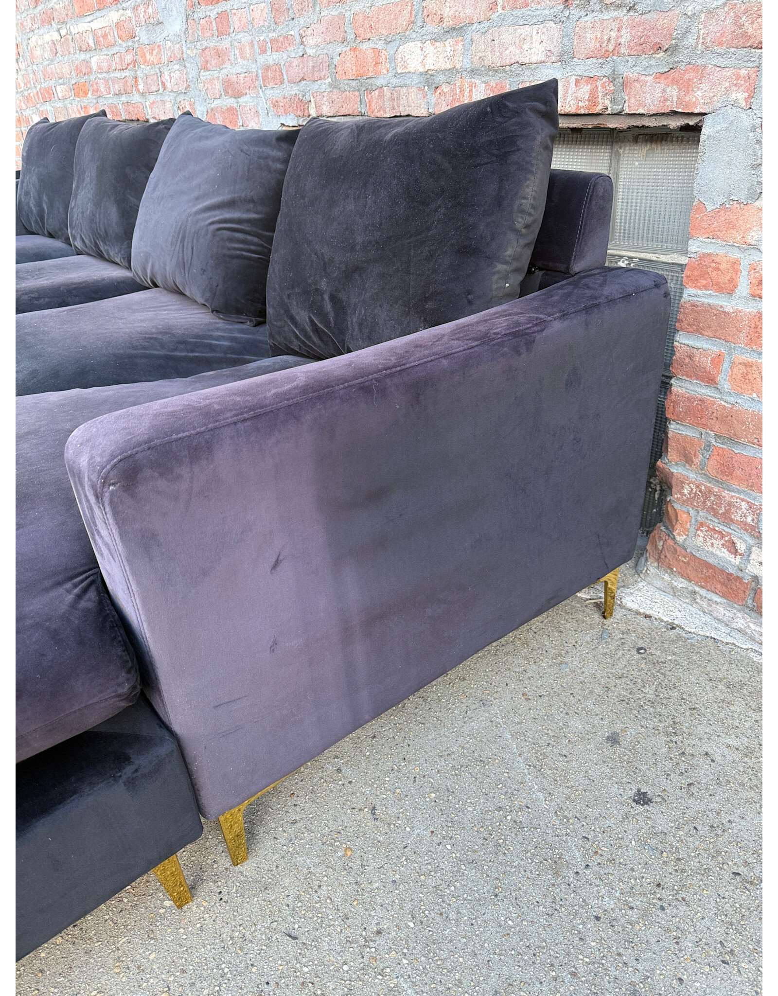 Naomi Modern Black Velvet Reversible 3-Piece Sectional Sofa, Meridian Furniture