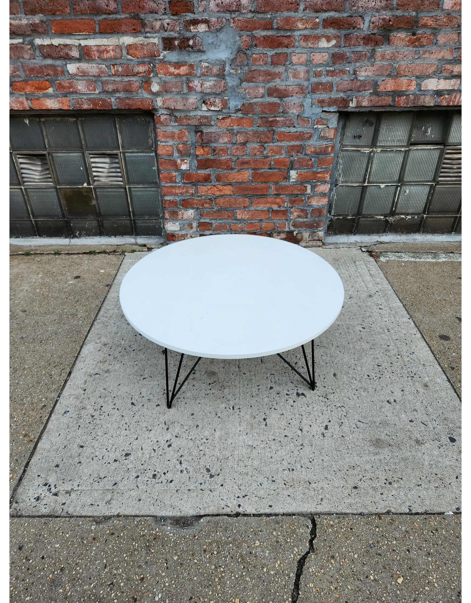 White Safavieh Maris Retro Mid Century Coffee Table