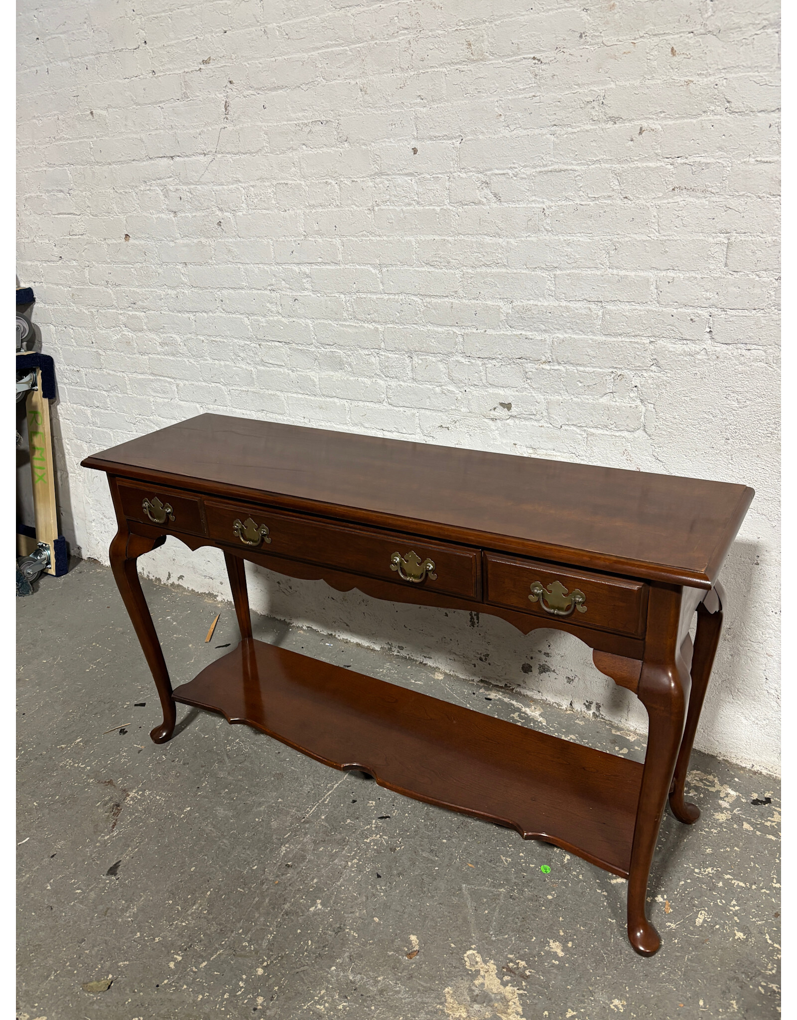 Bassett Cherry Queen Anne 2 Tier Serpentine Console Table