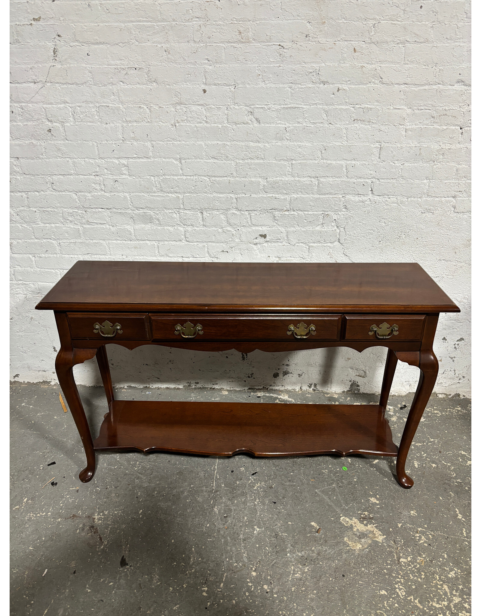 Bassett Cherry Queen Anne 2 Tier Serpentine Console Table