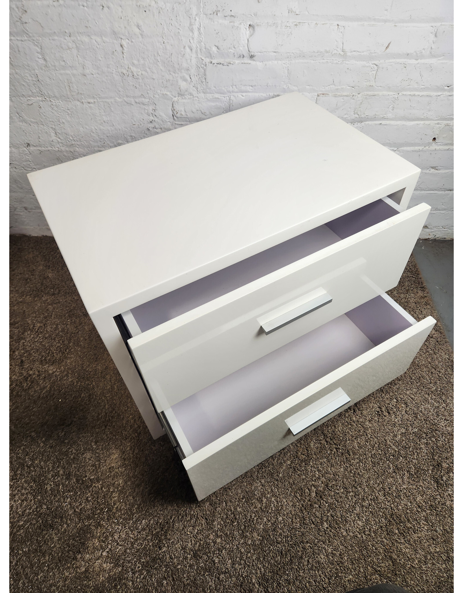 White 2-drawer Nightstand