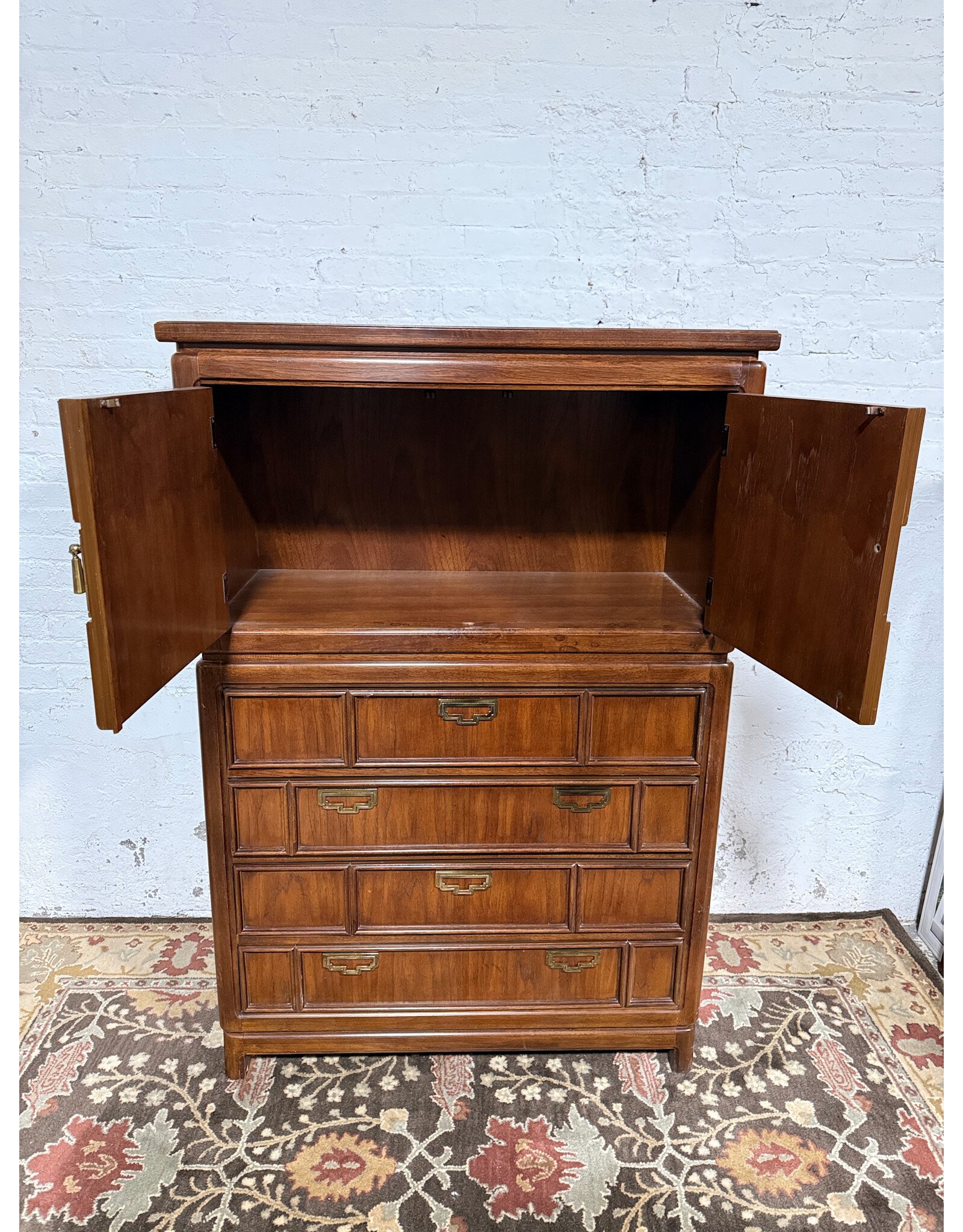 Thomasville Mystique Chinoisere 4-Drawer Pecan Wooden Dresser