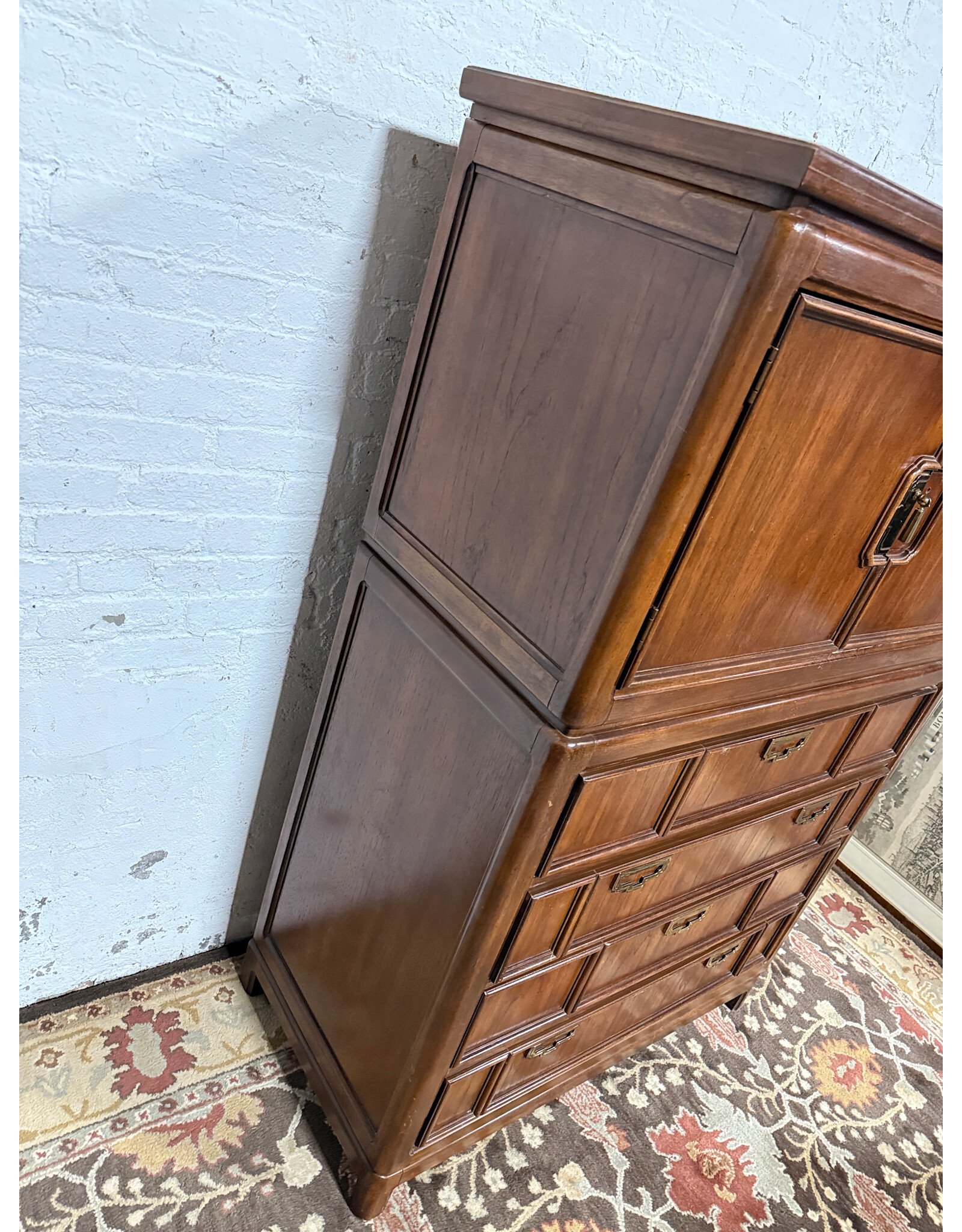 Thomasville Mystique Chinoisere 4-Drawer Pecan Wooden Dresser